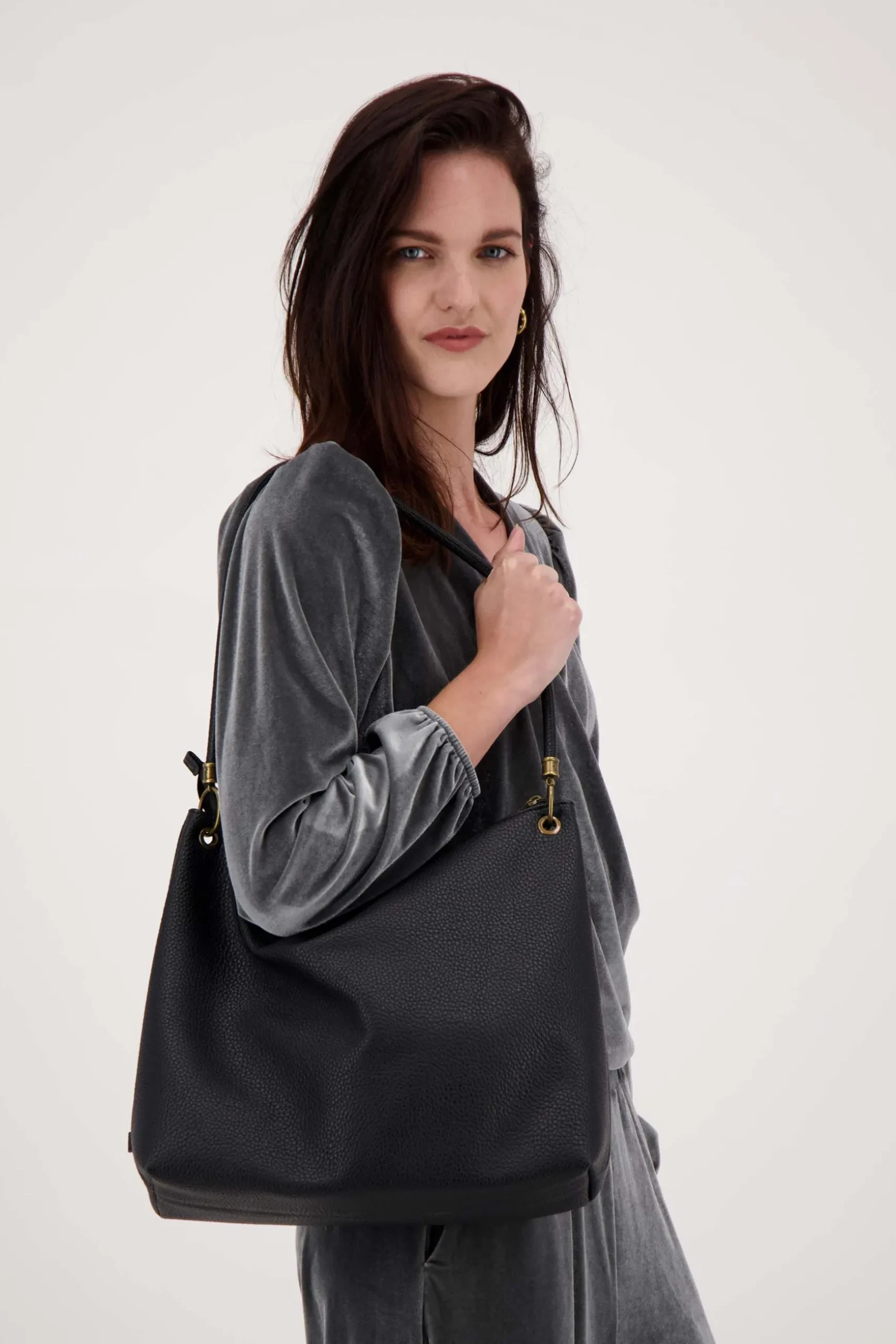 zusss basic schoudertas met hengsel L zwart