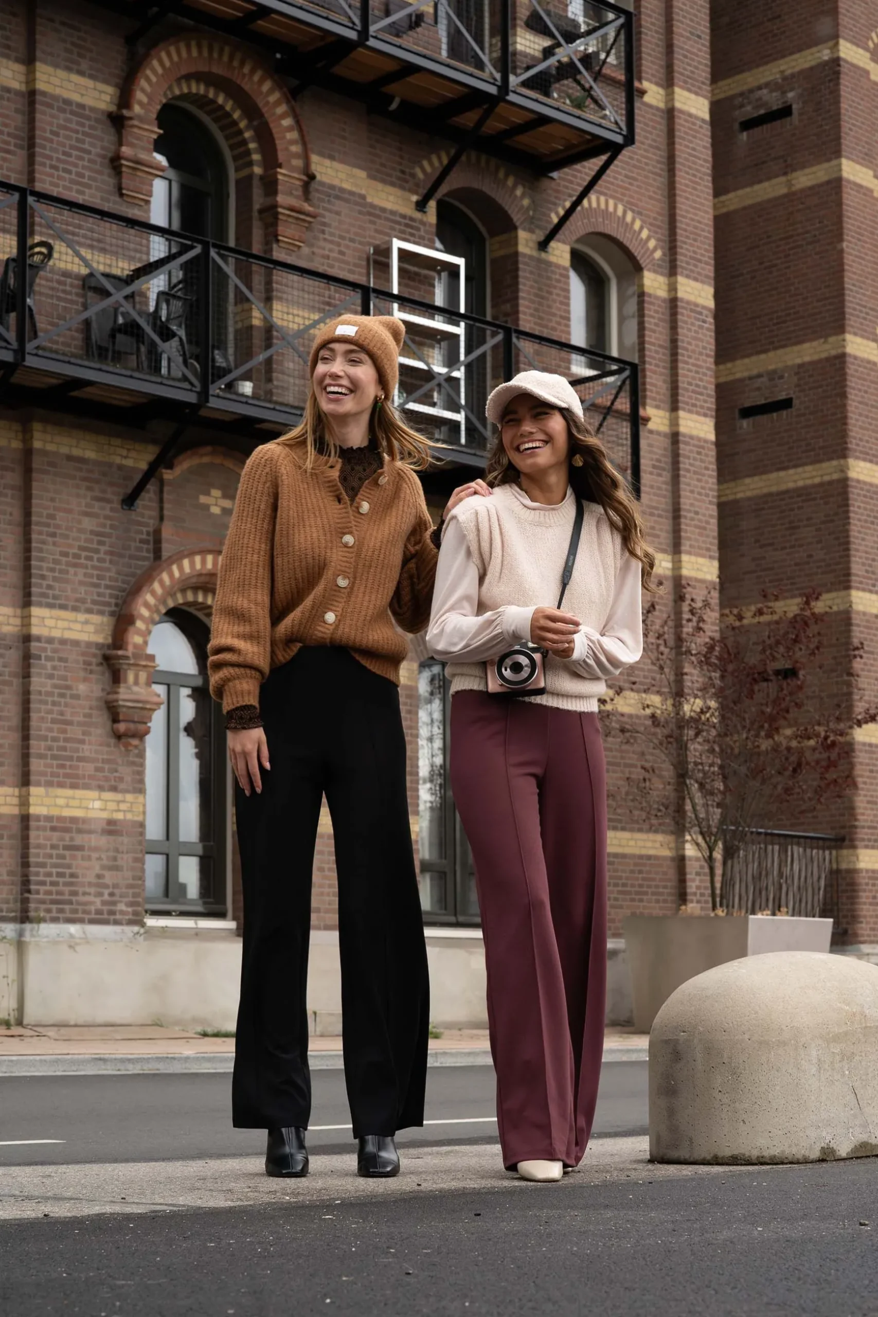 zusss gebreid vest in bomberstyle camel