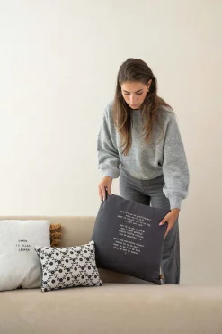 zusss kussen gedicht gezelligheid 45x45cm antracietgrijs