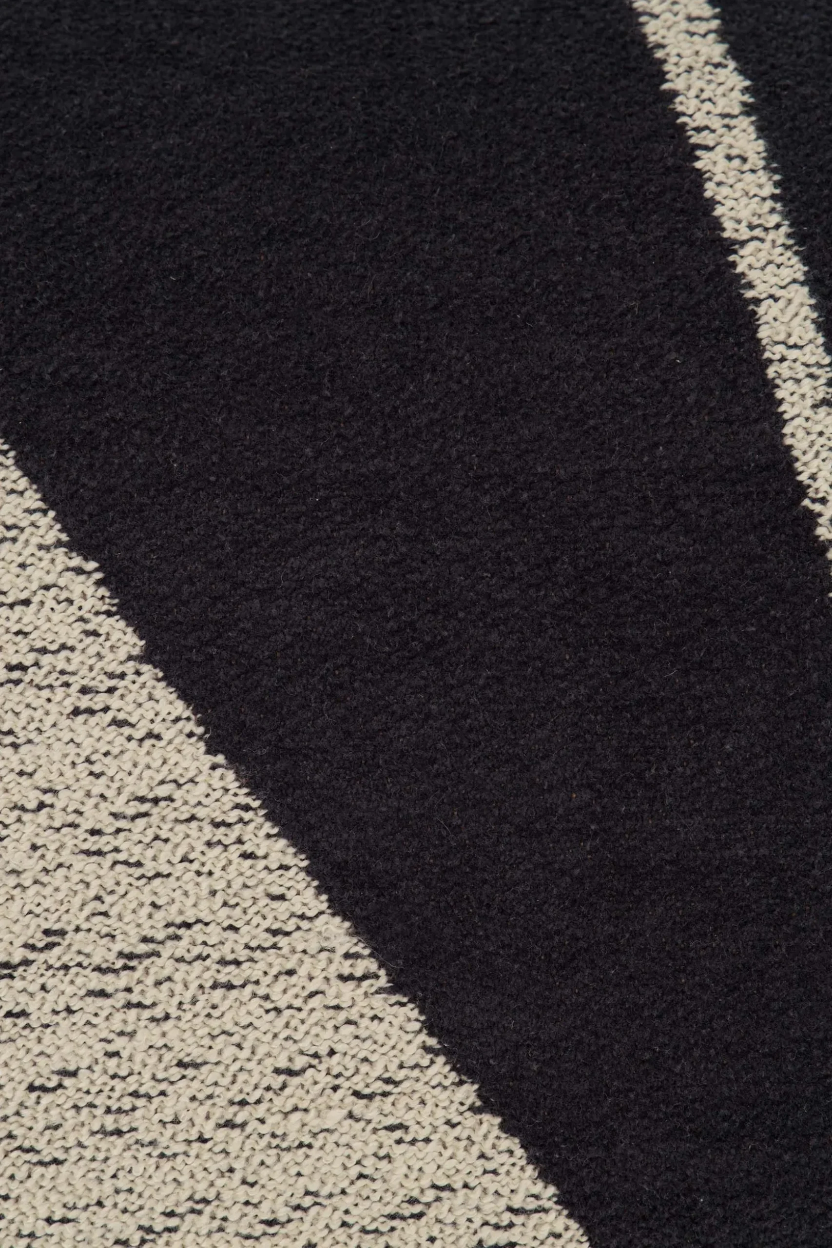 zusss kussen grafisch element 60x40cm antraciet