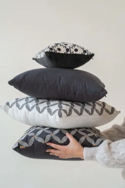 zusss kussen grafisch gewoven patroon 45x45cm zand/antracietgrijs