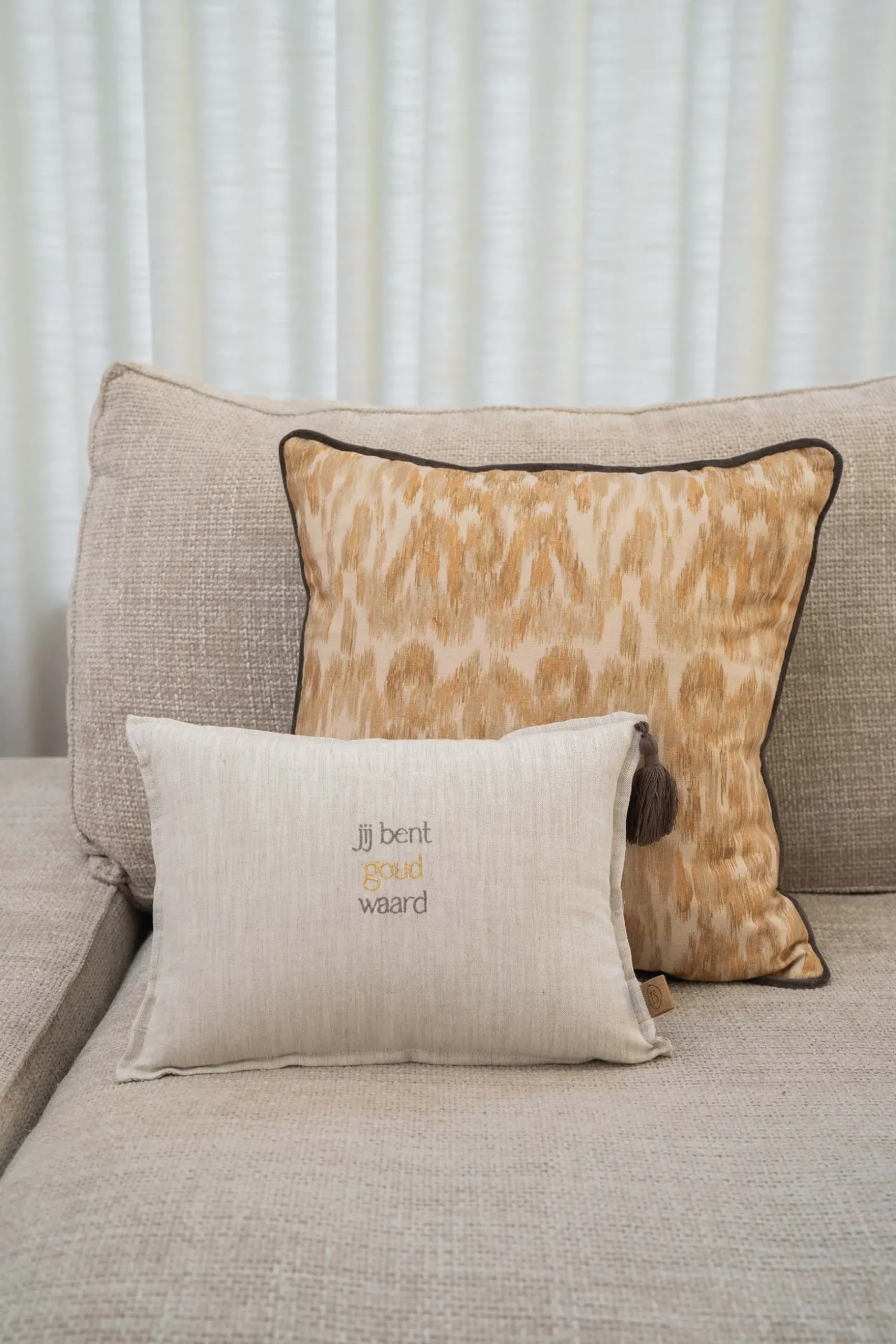 zusss kussen ikat print 45x45cm oker/ecru