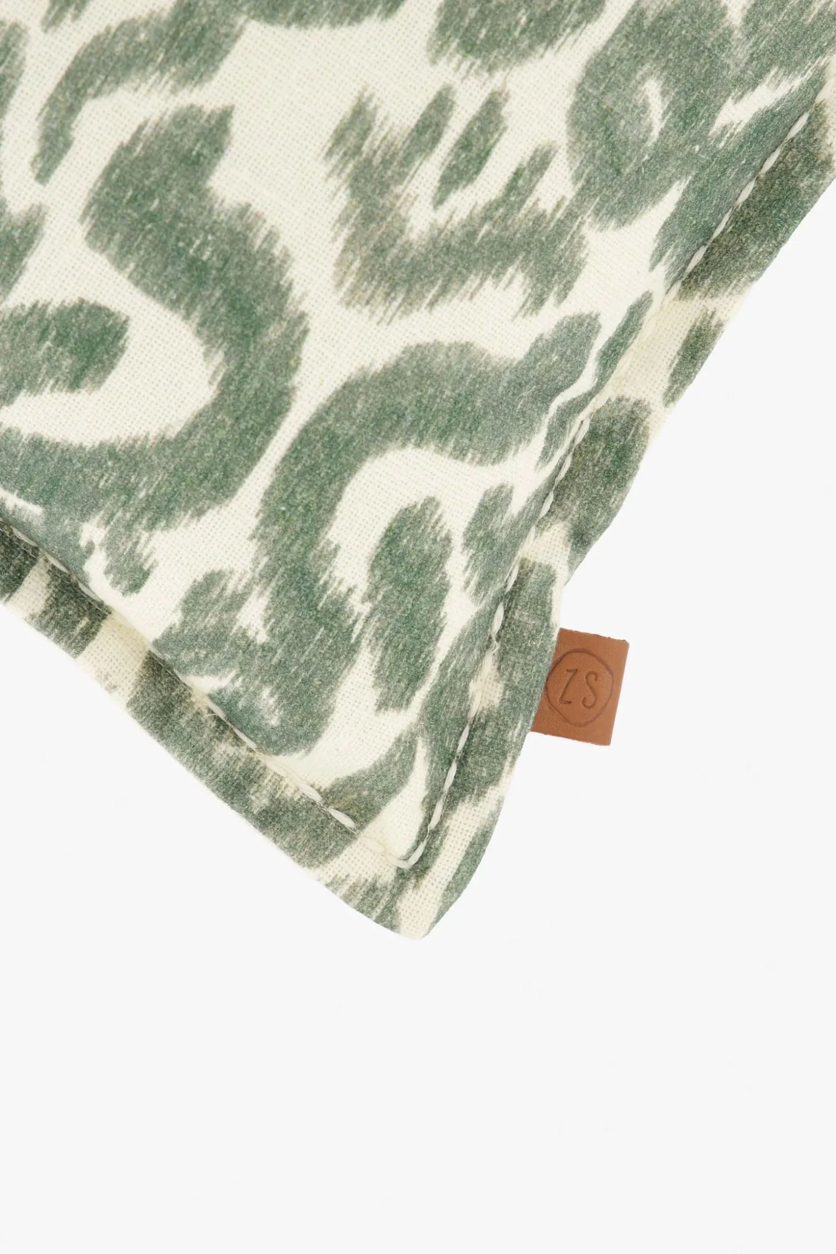 zusss kussen ornament print en madeliefje 50x30cm saliegroen/ecru