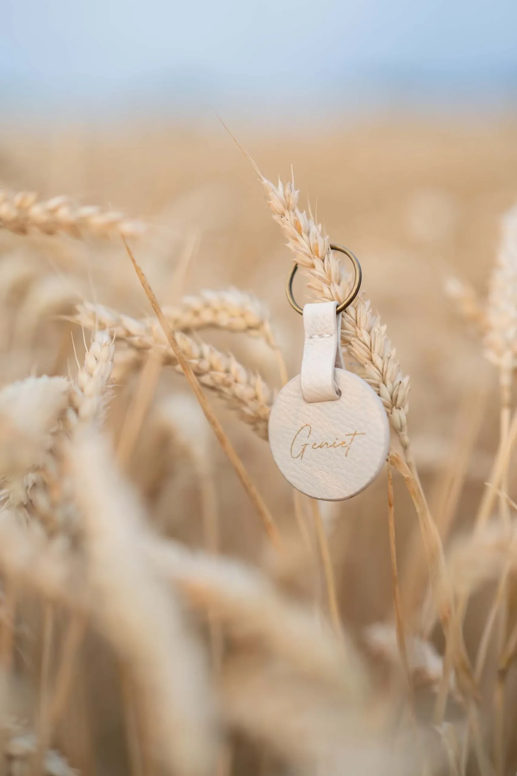 zusss ronde sleutelhanger geniet ecru