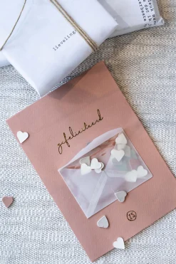 zusss wenskaart hoera met hartjes confetti terra roze